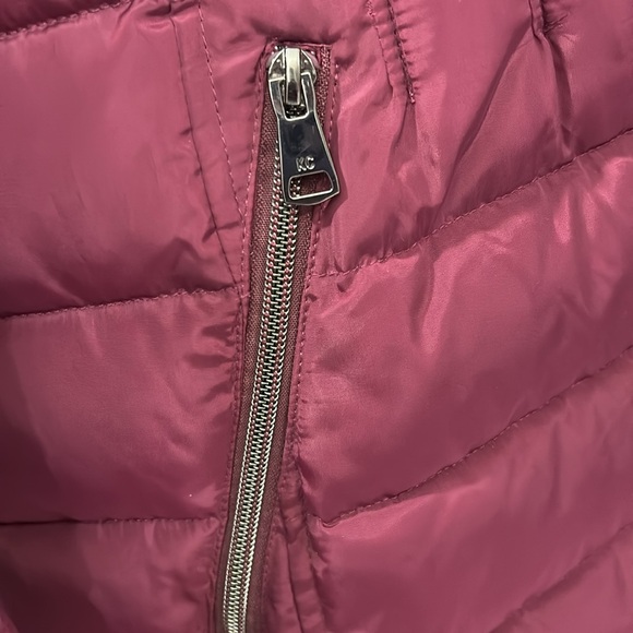 Kenneth Cole women’s burgundy puffer coat size M - Picture 3 of 8